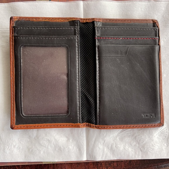 Tumi Bifold Card Case with ID Window - Picture 2 of 10